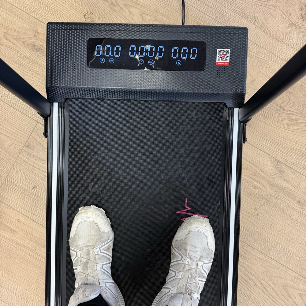VeloraFit Foldbart Løbebånd – 1-12 km/t, 6% Incline, App & LED Display - iHero - Løbebånd under 2.000 kr. - Findformen.dk